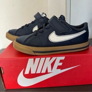 Little kids nike court legacy. Color navy (blue sail). Size 11c. Like new.